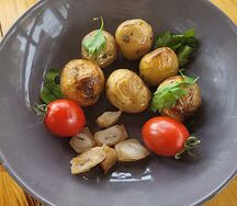 Картошка молодая с салом