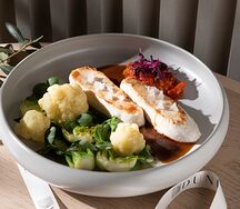 Куриная грудка с овощами