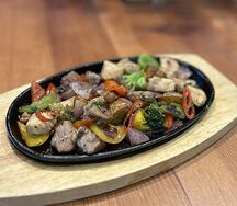 Сковорода со свининой и овощами