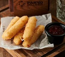 Сырные палочки из моцареллы