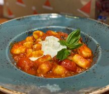 Ньокки с сыром страчателла