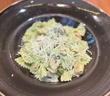 Фарфалле с курицей и грибами