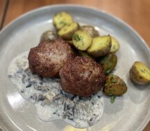 Котлеты свиные с мини-картофелем