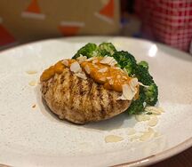 Куриная грудка с брокколи