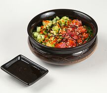 Гавайский салат Поке с тунцом