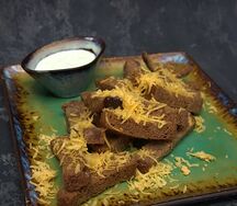 Гренки с чесноком и сыром