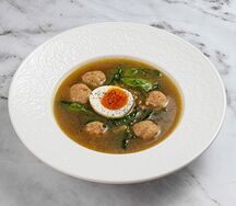 Суп куриный с фрикадельками и шпинатом