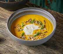 Тыквенный суп со страчателлой и сулугуни