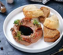 Патте из печени цыпленка с каштановым медом и орехам пекан