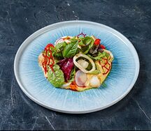 Хумус с кальмарами и гребешком