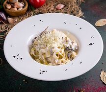 Паста сливочная с курицей и грибами