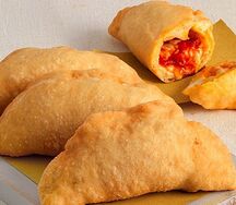 Панцеротто с моцареллой и помидором