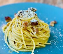Медзе манике алла карбонара