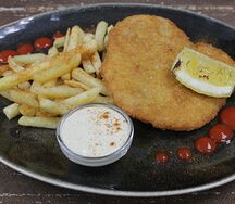 Отбивная куриная с картофелем фри