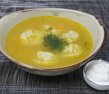 Пельмени с бульоном