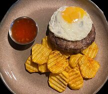 Бифштекс с яйцом