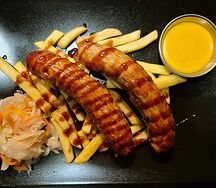 Свино-говяжьи колбаски на гриле