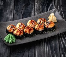 Запечённый ролл с угрём и лососем