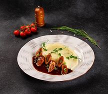 Свиные рулетики с овощами в соусе терияки