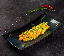 Тартар из лосося с манговым соусом