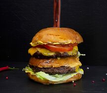 Бургер с говяжьей двойной котлетой