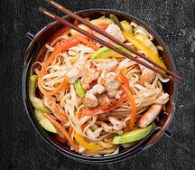 Удон с курицей в соусе том ям