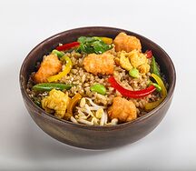 Рис с лососем, яйцом и бобами