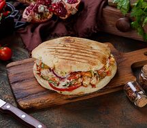 Шаурма куриная на углях в хлебе