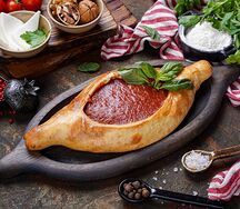 Хачапури по-аджарски с томатом