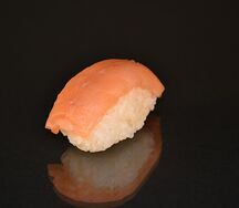 Нигири Копченый лосось
