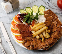 Шаурма на тарелке рыбная