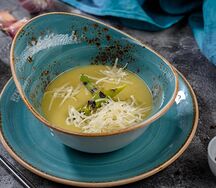 Суп-пюре из новозеландской спаржи с сыром «Пармезан»
