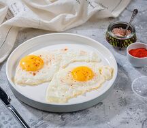 Яичница глазунья из двух яиц