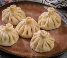 Отварные хинкали по-грузински с бараниной