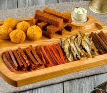 Пивная тарелка с соусом от шефа