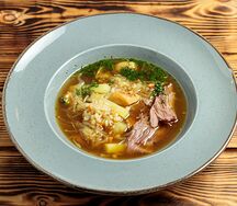 Щи из квашеной капусты с говядиной и белыми грибами