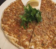 Лахмаджун с грецким орехом