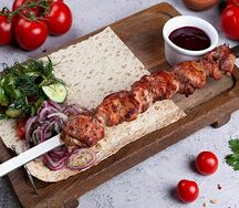 Шашлык из индейки с ежевичным соусом