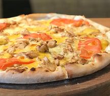 Пицца с сочным цыплёнком