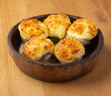 Шампиньоны, запеченные с сыром сулугуни