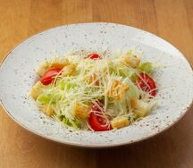 Салат Цезарь с курицей