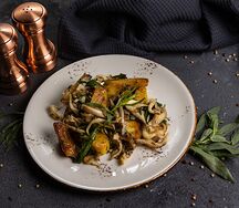 Картофель, жаренный с грибами и тархуном