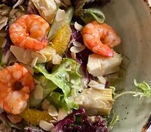 Салат с маринованными артишоками и тигровыми креветками