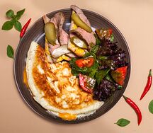 Омлет с сыром и ростбифом