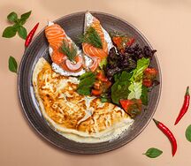 Омлет с лососем и брокколи