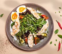 Салат среднеземноморский с курицей