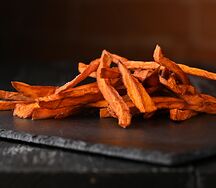 Батат фри с соусом Блю Чиз