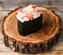 Гункан с крабом