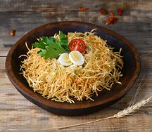 Салат Гнездо с хрустящим картофелем и курочкой