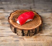 Суши с тунцом